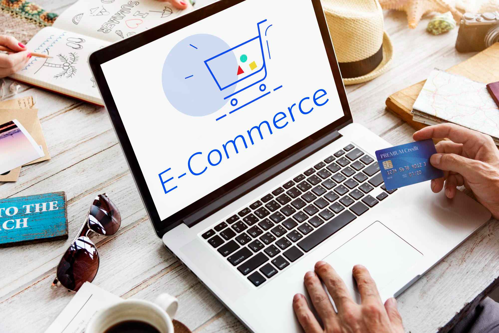Desarrollo Ecommerce, Desarrollo de tiendas online, shopify vs woocommerce 2026, Vender en redes sociales